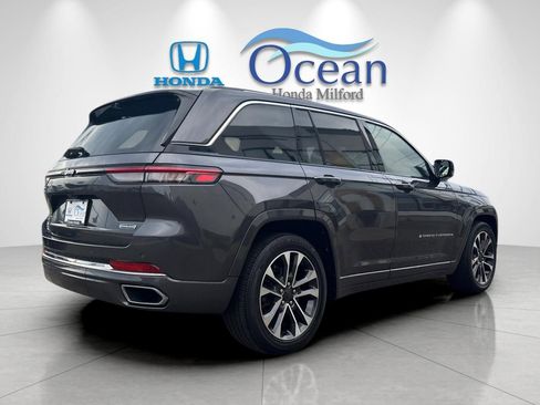 Used 2022 Jeep Grand Cherokee Overland w/ Luxury Tech Group IV AWD/4WD image 3