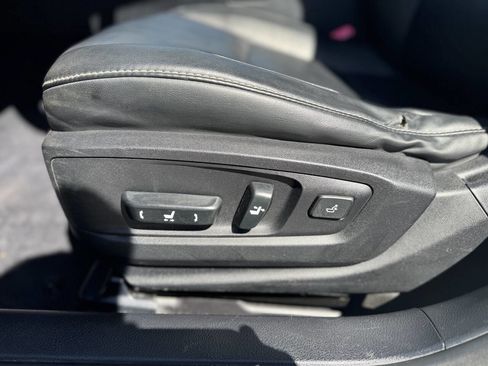 Used 2013 Lexus ES 350 Base 4dr Sedan w/ Premium Pkg image 9