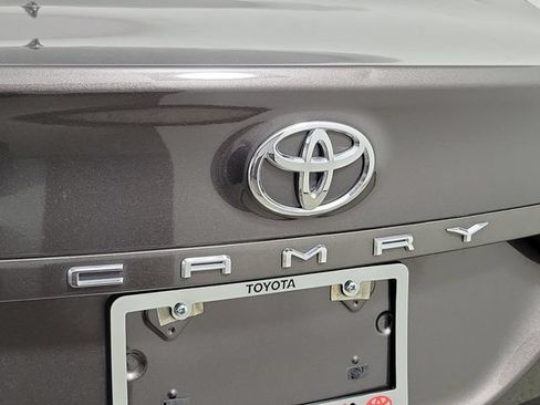 Used 2019 Toyota Camry XLE FWD image 9