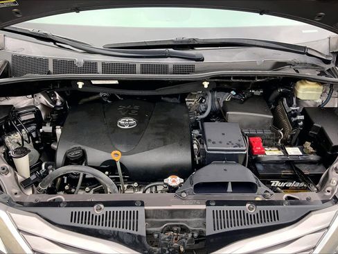 Used 2017 Toyota Sienna XLE FWD image 31