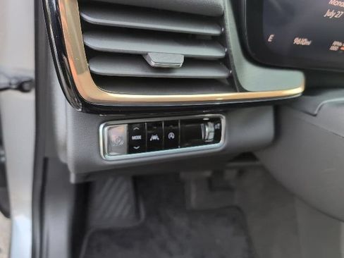 Used 2025 Buick Envision Avenir AWD/4WD image 19