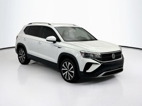 Used 2022 Volkswagen Taos SE FWD image 3
