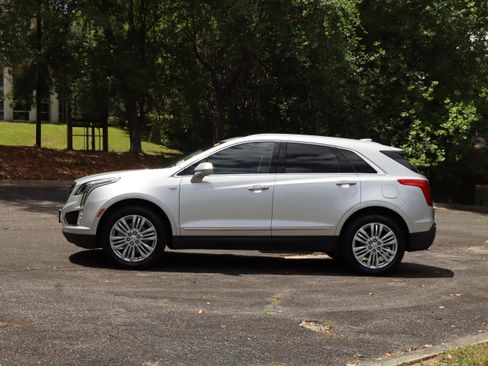 Used 2019 Cadillac XT5 Premium Luxury FWD image 3