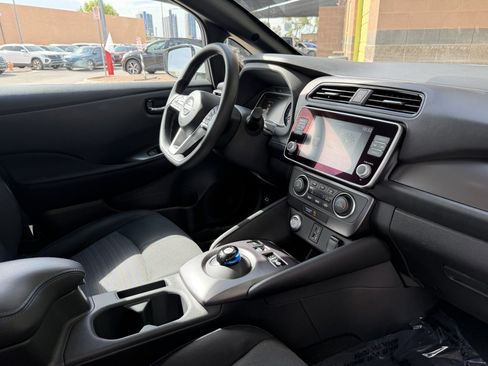 Used 2025 Nissan Leaf S FWD image 38