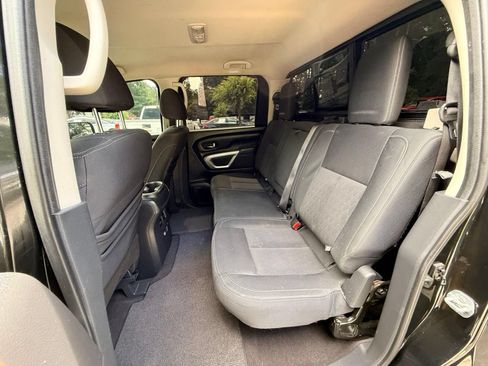 Used 2019 Nissan Titan SV w/ SV Convenience Package RWD image 31