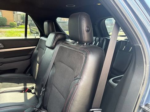 Used 2018 Ford Explorer XLT w/ Equipment Group 202A AWD/4WD image 10