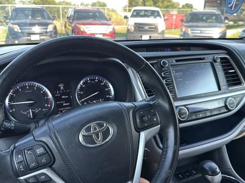 Used 2015 Toyota Highlander Limited image 35