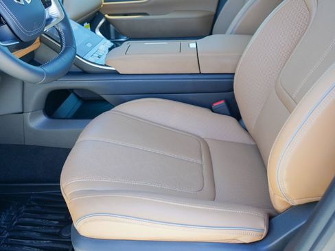 Used 2025 INFINITI QX80 Sensory image 8