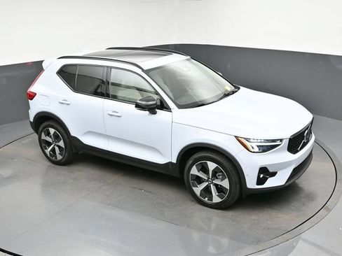 Used 2024 Volvo XC40 B5 Plus w/ Climate Package AWD/4WD image 18
