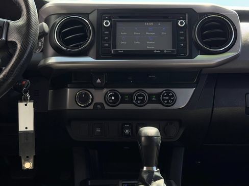 Used 2018 Toyota Tacoma SR5 AWD/4WD image 16