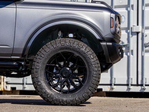 New 2025 Ford Bronco Badlands image 14