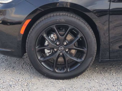 New 2026 Chrysler Pacifica Select w/ S Appearance Package FWD image 10