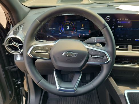 Used 2025 Chevrolet Equinox LT w/ Safety and Technology Package FWD image 21