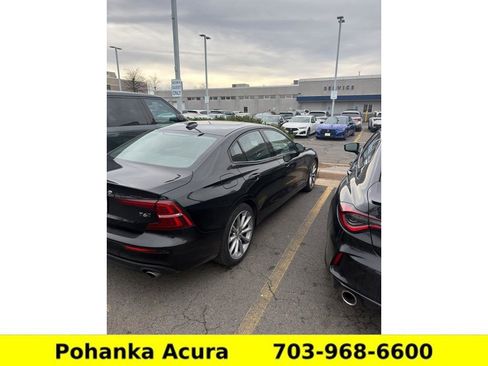 Used 2020 Volvo S60 T6 Momentum image 2