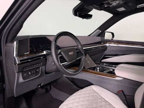 Used 2026 Cadillac Escalade Platinum Sport w/ LPO, Floor Liner Package AWD/4WD image 4