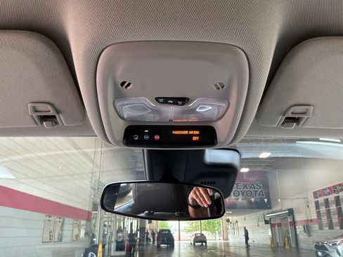 Used 2025 Buick Encore GX Preferred FWD image 14