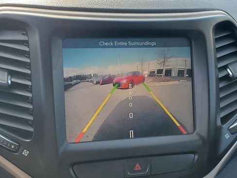 Used 2015 Jeep Cherokee Limited w/ Luxury Group image 33