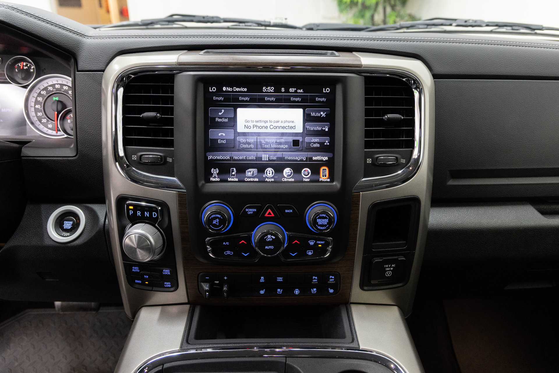 Used 2016 RAM 1500 Laramie w/ Convenience Group AWD/4WD image 18