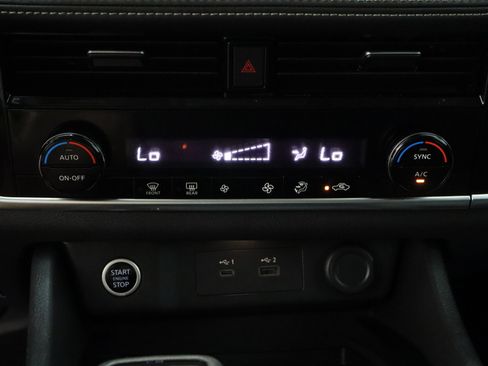 Used 2021 Nissan Rogue SV image 20