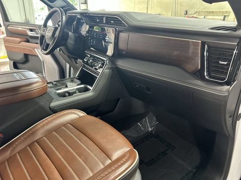 Certified 2025 GMC Sierra 3500 Denali Ultimate AWD/4WD image 30