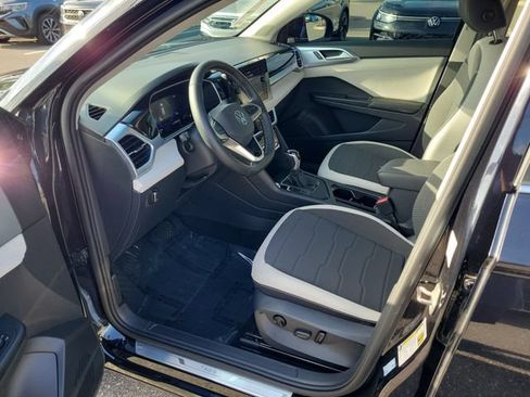 Used 2025 Volkswagen Taos SE FWD image 15
