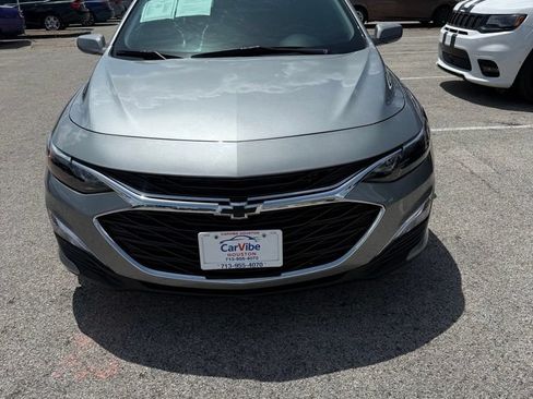 Used 2025 Chevrolet Malibu RS FWD image 2