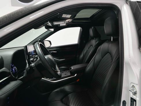 Used 2022 Toyota Highlander XSE FWD image 7