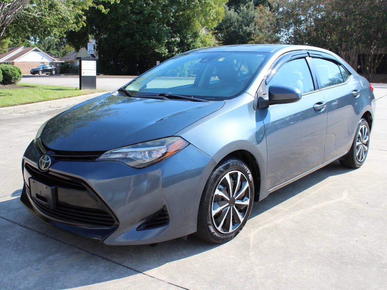 Used 2017 Toyota Corolla LE FWD image 4