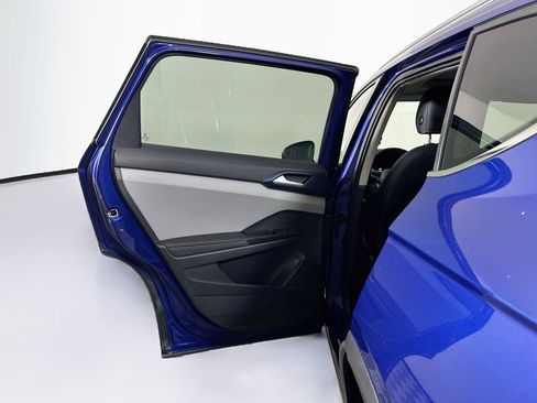 Used 2024 Volkswagen Taos SE w/ Panoramic Sunroof Package FWD image 26
