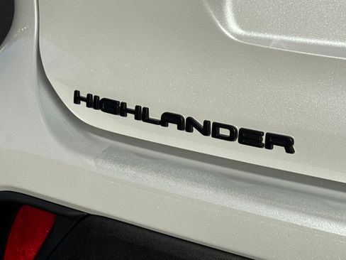 Certified 2025 Toyota Highlander LE image 11