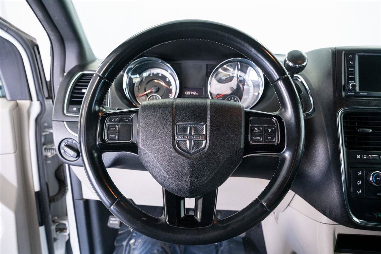 Used 2019 Dodge Grand Caravan SXT FWD image 18