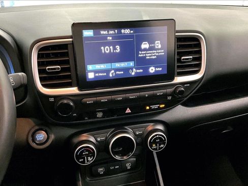 Used 2024 Hyundai Venue SEL image 6