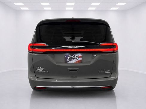 Used 2021 Chrysler Pacifica Limited w/ Uconnect Theater Family Group AWD/4WD image 10