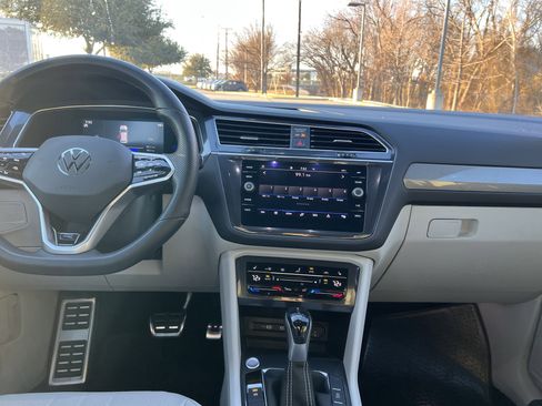 Certified 2022 Volkswagen Tiguan SE R-Line image 26