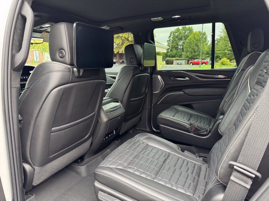 Certified 2023 Cadillac Escalade Sport Platinum w/ LPO, ONYX Package AWD/4WD image 16