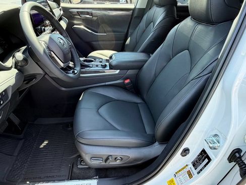 New 2026 Toyota Highlander Limited AWD/4WD image 21