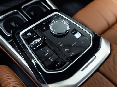 Used 2025 BMW 760i xDrive w/ Executive Package AWD/4WD image 18
