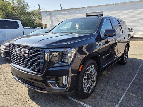 Used 2023 GMC Yukon Denali Ultimate AWD/4WD image 3