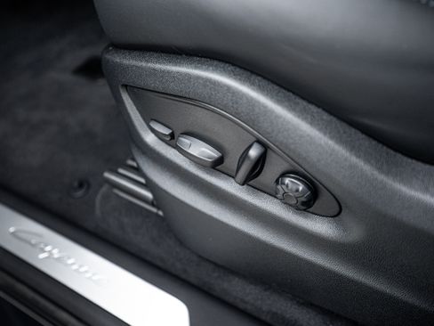 Certified 2025 Porsche Cayenne image 22