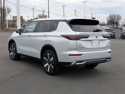 New 2026 Mitsubishi Outlander SE image 5