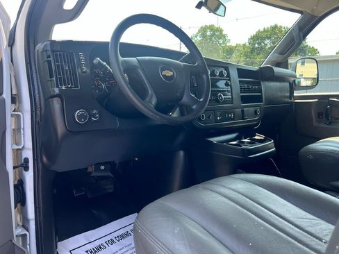 Used 2017 Chevrolet Express 2500 RWD image 11