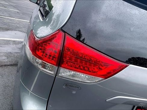 Used 2011 Toyota Sienna XLE FWD image 30