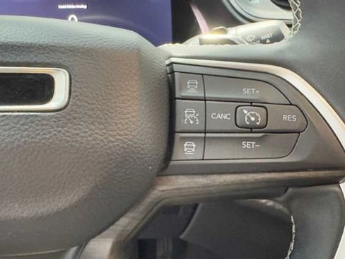 Used 2022 Jeep Grand Cherokee L Limited RWD image 29