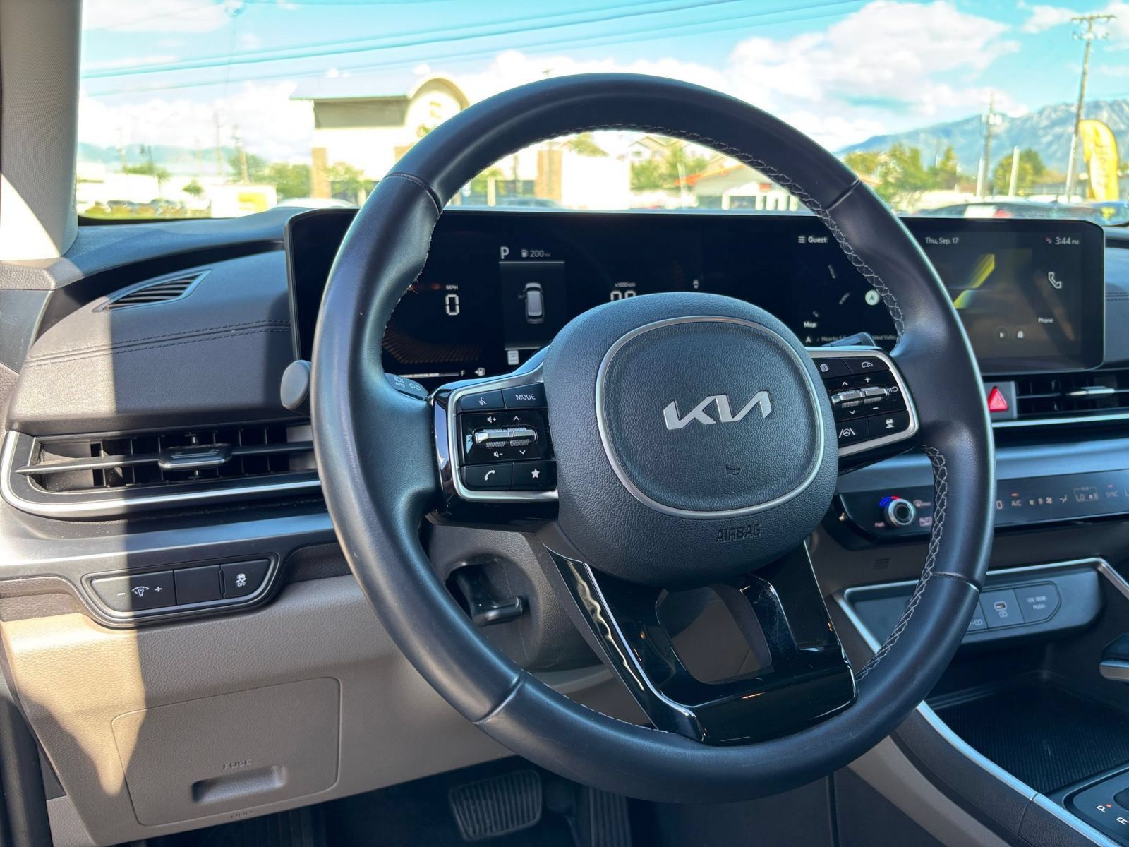Used 2026 Kia Carnival FWD image 36