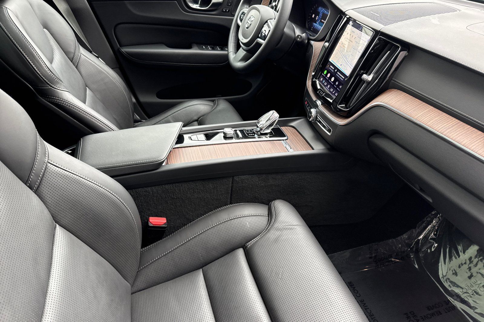 Used 2023 Volvo XC60 B5 Ultimate w/ Climate Package FWD image 17