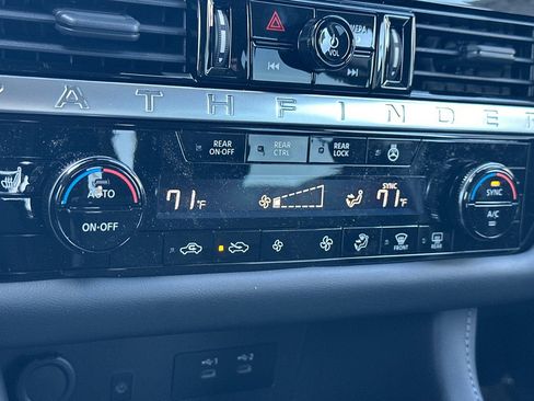 New 2026 Nissan Pathfinder SL AWD/4WD image 25