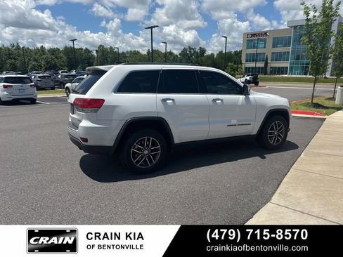 Used 2018 Jeep Grand Cherokee Limited AWD/4WD image 5