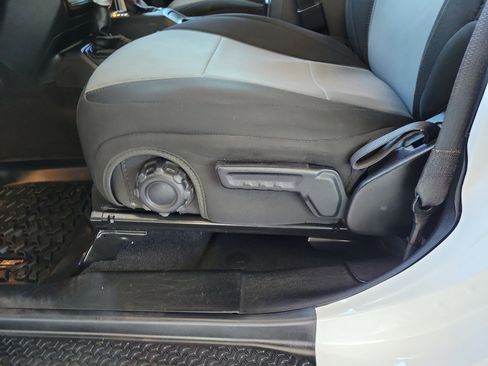 Used 2020 Jeep Wrangler Unlimited Sport image 23