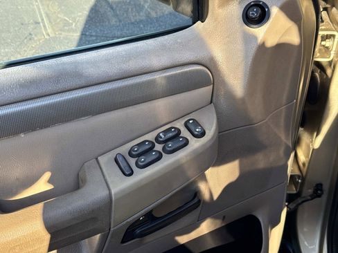 Used 2003 Ford Explorer XLT image 18