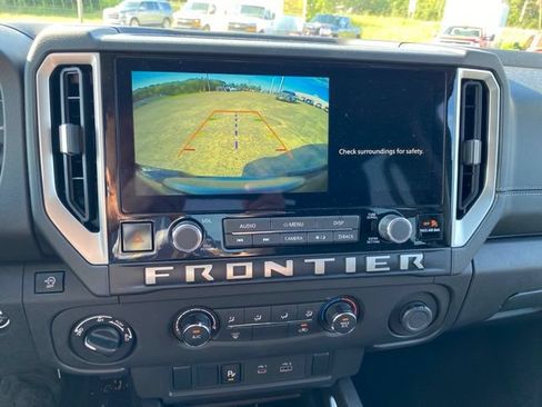 Used 2025 Nissan Frontier SV AWD/4WD image 23
